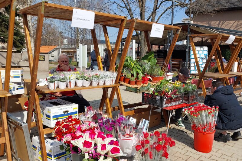 Read more about the article OSMOMARTOVSKI VAŠAR OKUPIO DVADESETAK IZLAGAČA